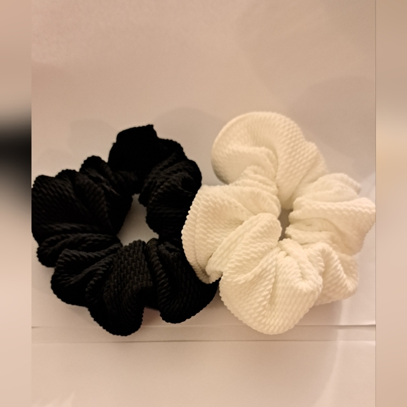 Hair Accessories - Picture 2 of 4